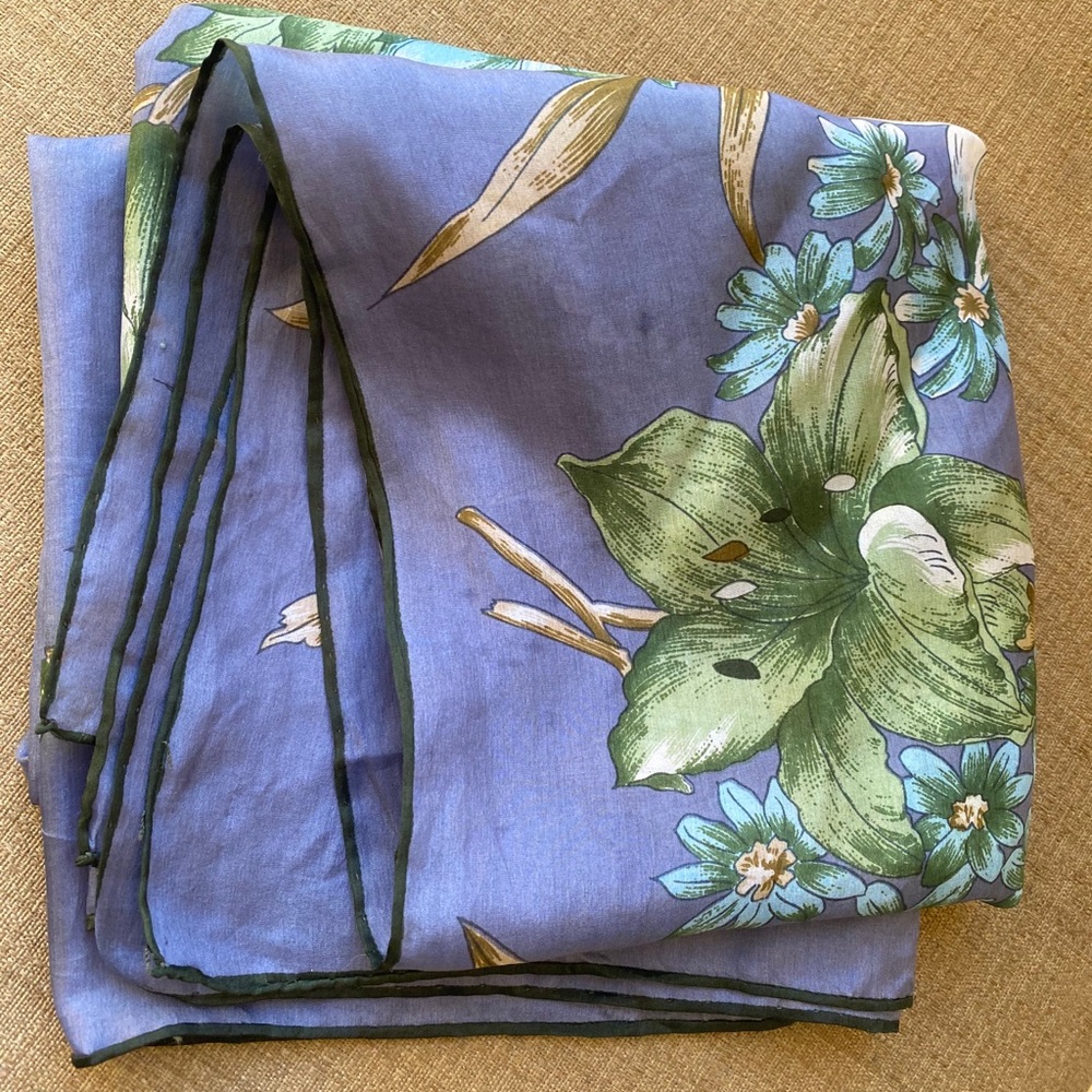 Silk scarf floral vintage beautiful daisies lilies